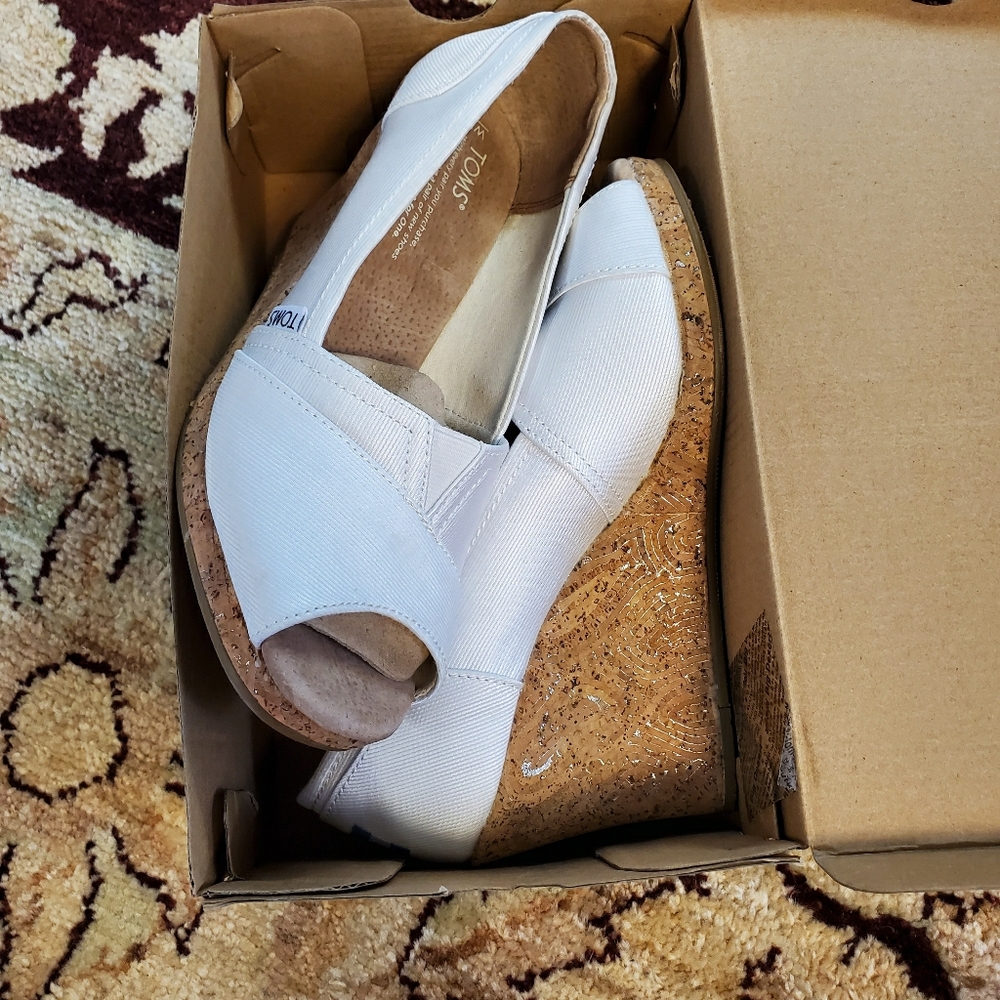 Toms white grosgrain wedges size 7.5 NEW